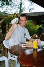 Foto Trotzdem frühstückt der Kakadu gerne mit